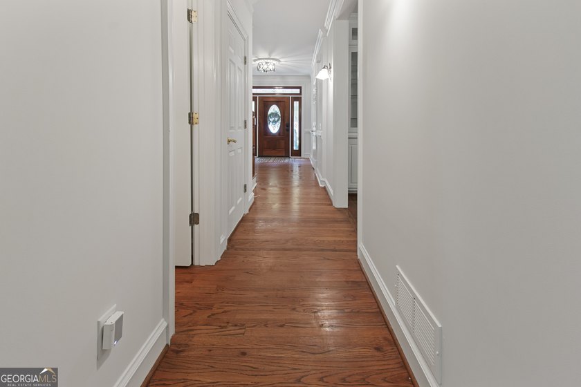 Beautiful home sitting on large cul-de-sac lot in high demand - photo 16