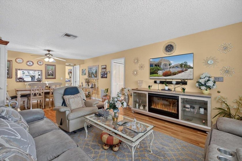 Welcome to this charming 2-bedroom, 2-bathroom condominium in - photo 7