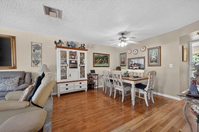 Welcome to this charming 2-bedroom, 2-bathroom condominium in - photo 8