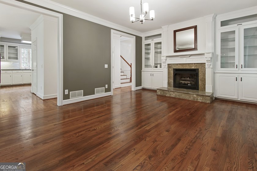 Beautiful home sitting on large cul-de-sac lot in high demand - photo 21
