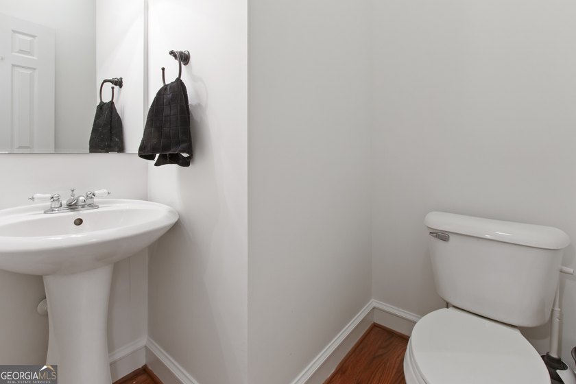 Beautiful home sitting on large cul-de-sac lot in high demand - photo 23