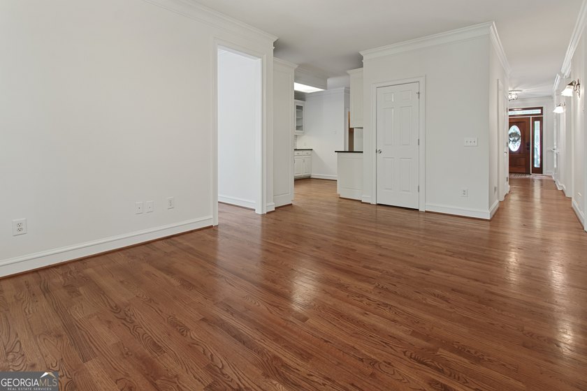 Beautiful home sitting on large cul-de-sac lot in high demand - photo 27