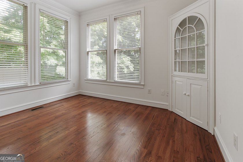 Beautiful home sitting on large cul-de-sac lot in high demand - photo 28