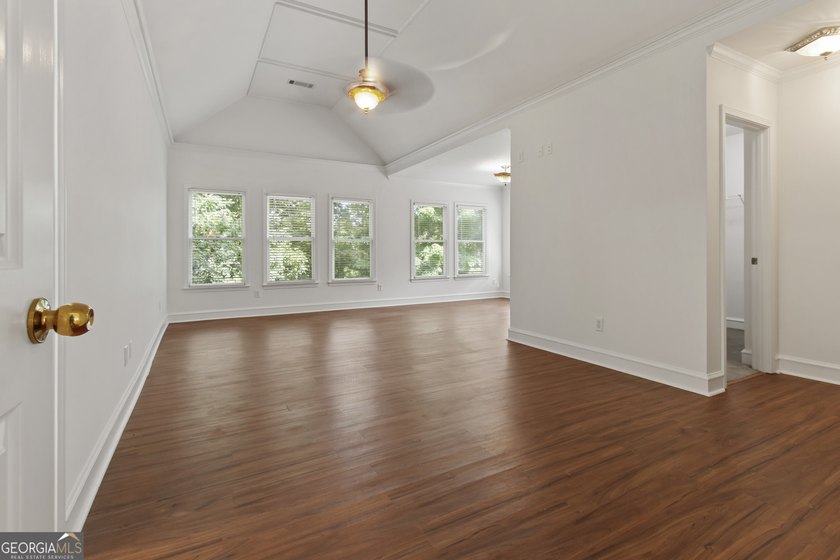 Beautiful home sitting on large cul-de-sac lot in high demand - photo 32