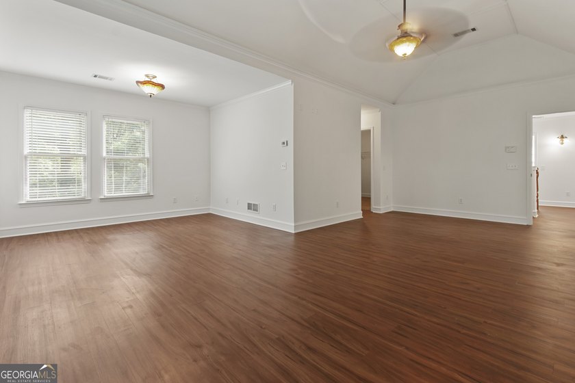 Beautiful home sitting on large cul-de-sac lot in high demand - photo 33