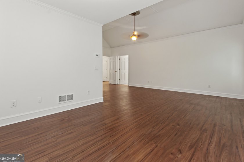 Beautiful home sitting on large cul-de-sac lot in high demand - photo 34