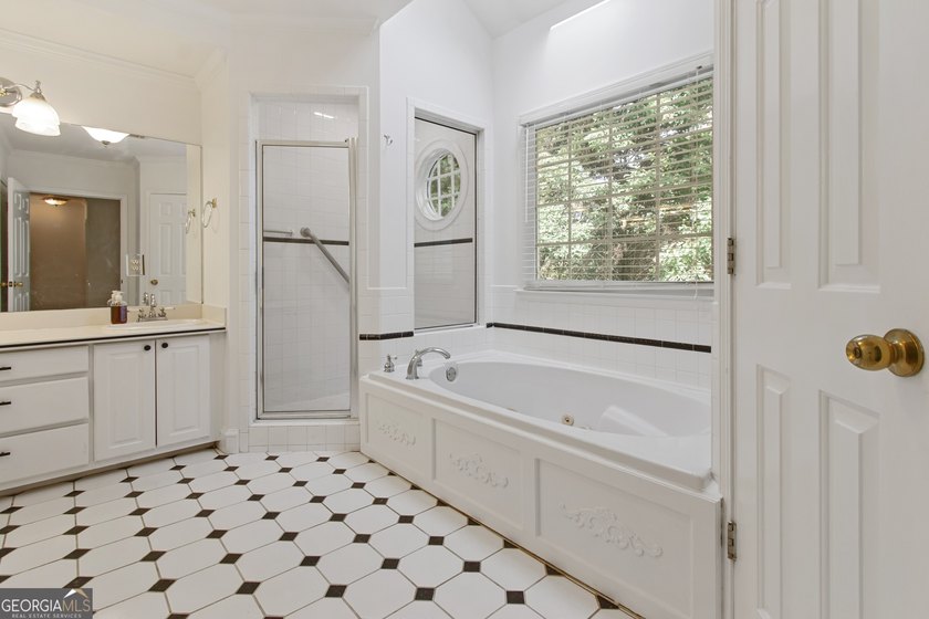 Beautiful home sitting on large cul-de-sac lot in high demand - photo 40