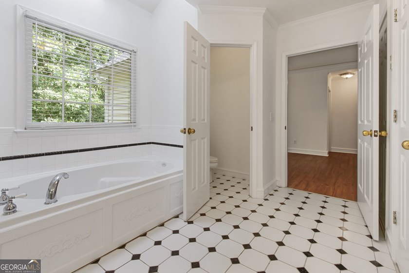 Beautiful home sitting on large cul-de-sac lot in high demand - photo 41