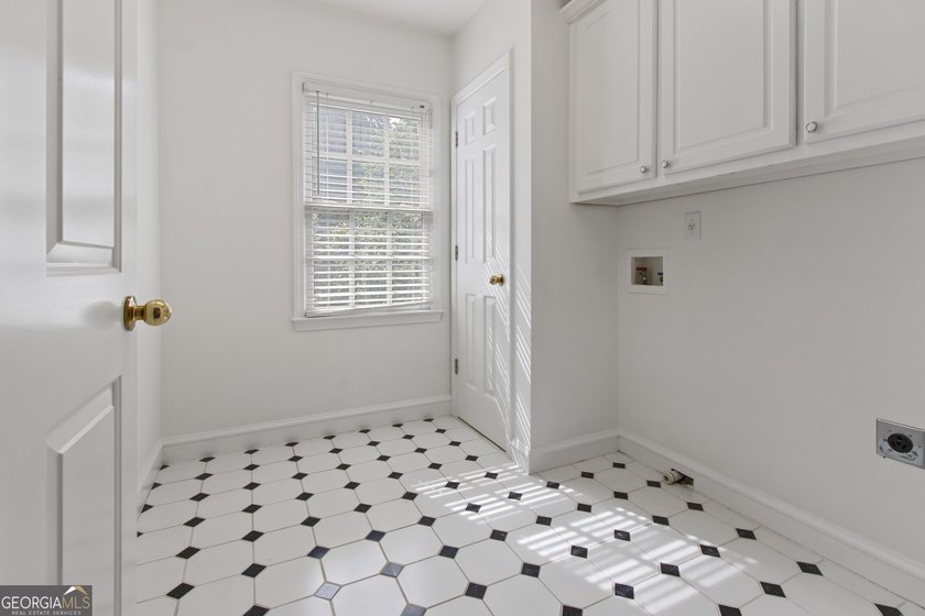 Beautiful home sitting on large cul-de-sac lot in high demand - photo 44
