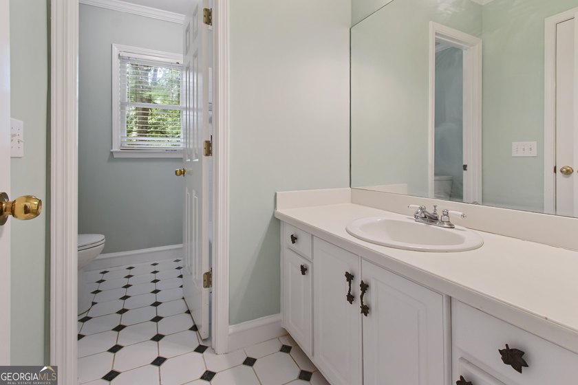 Beautiful home sitting on large cul-de-sac lot in high demand - photo 47