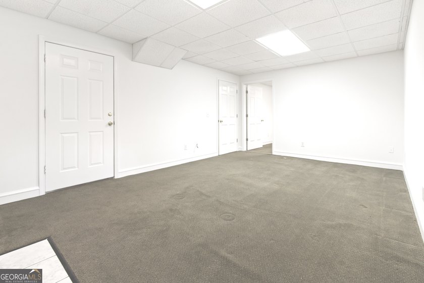 Beautiful home sitting on large cul-de-sac lot in high demand - photo 48