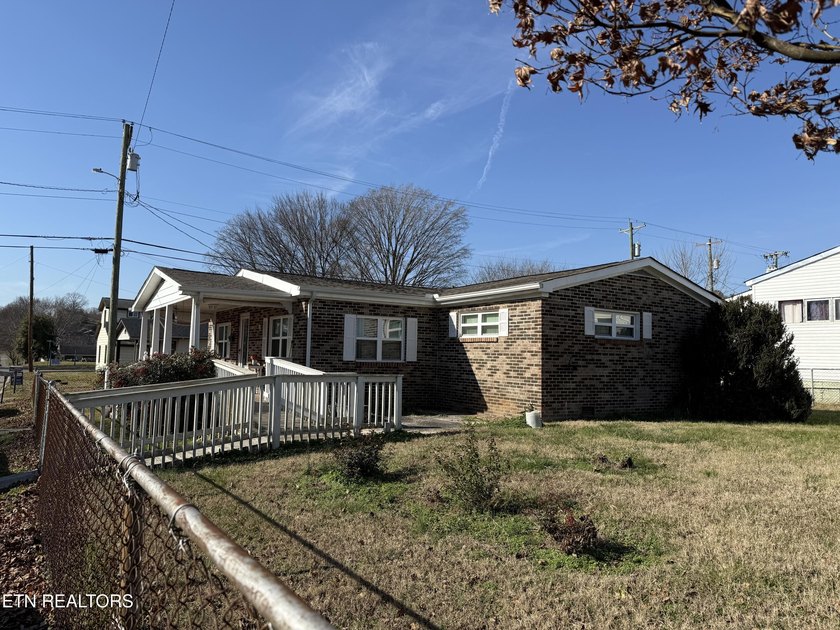 Back on market due to no fault of sellers. Buyer's financing - photo 4