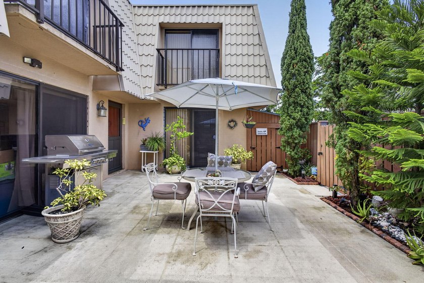 Affordable Move- In Ready Townhome in desirable Sandalwood Lakes - photo 5