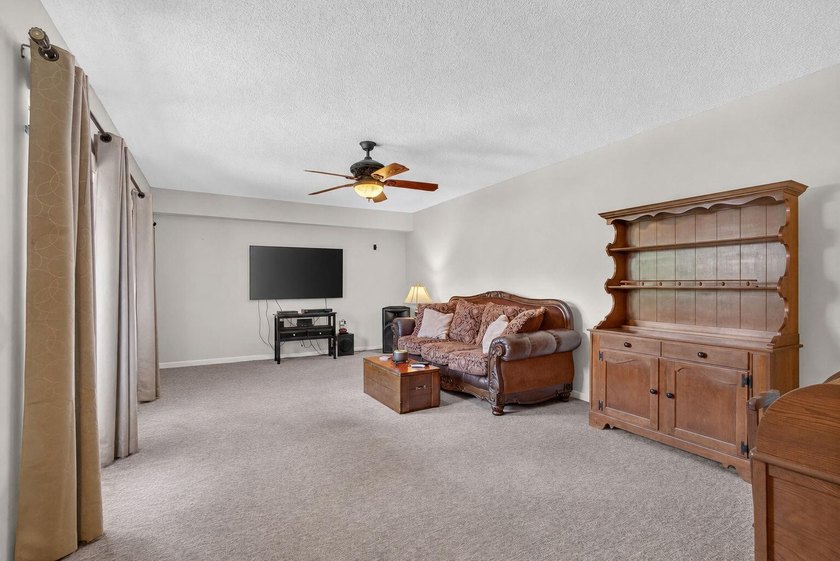 Affordable Move- In Ready Townhome in desirable Sandalwood Lakes - photo 6