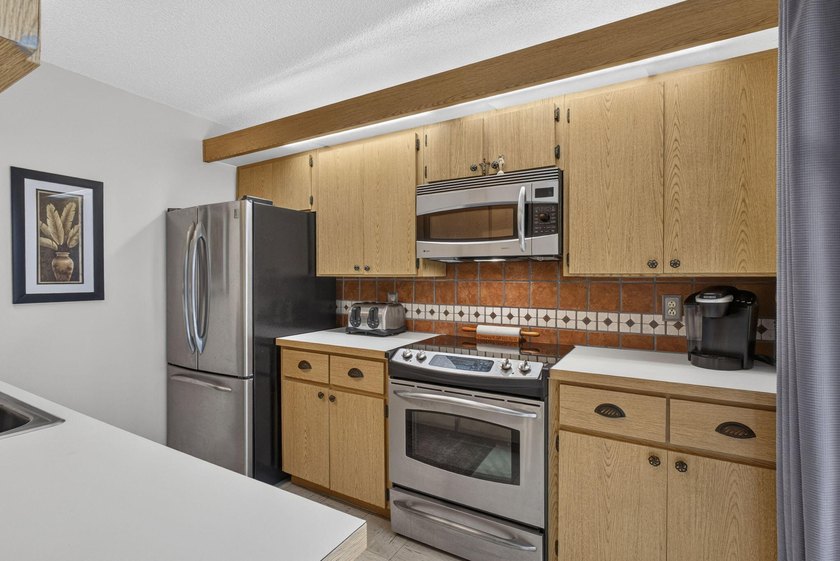 Affordable Move- In Ready Townhome in desirable Sandalwood Lakes - photo 10