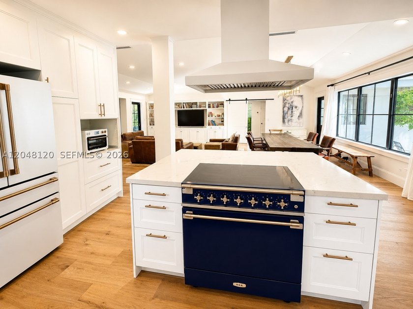 A rare opportunity on prestigious North Bay Road, one of Miami - photo 4