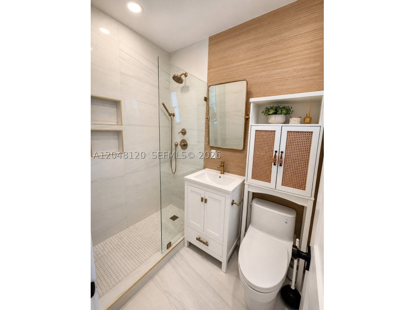 A rare opportunity on prestigious North Bay Road, one of Miami - photo 10