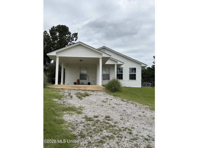 Welcome home to this 2016-built, 2-bedroom, 2-bath country - photo 4