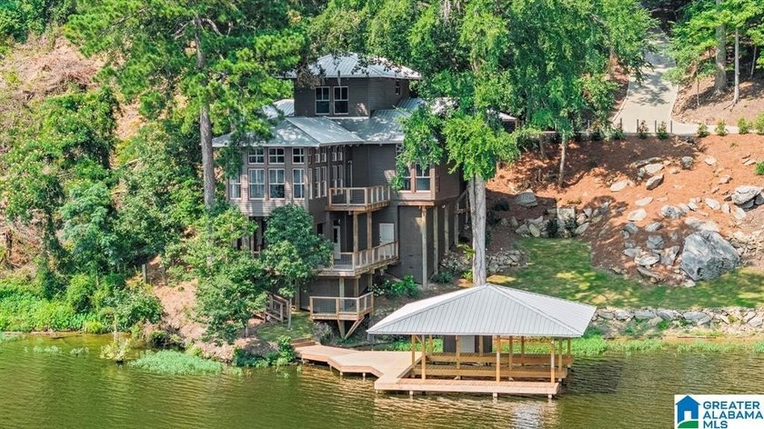 Nestled on the shores of Jordan Lake, this breathtaking 3,314 sq - photo 3