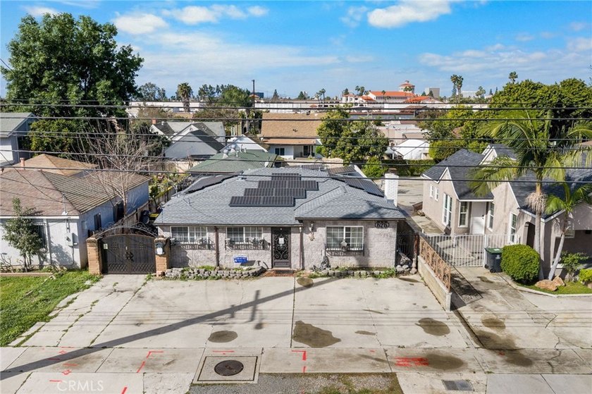 Amazing Income Producing Two-on-a-Lot Opportunity + Private Pool - photo 2