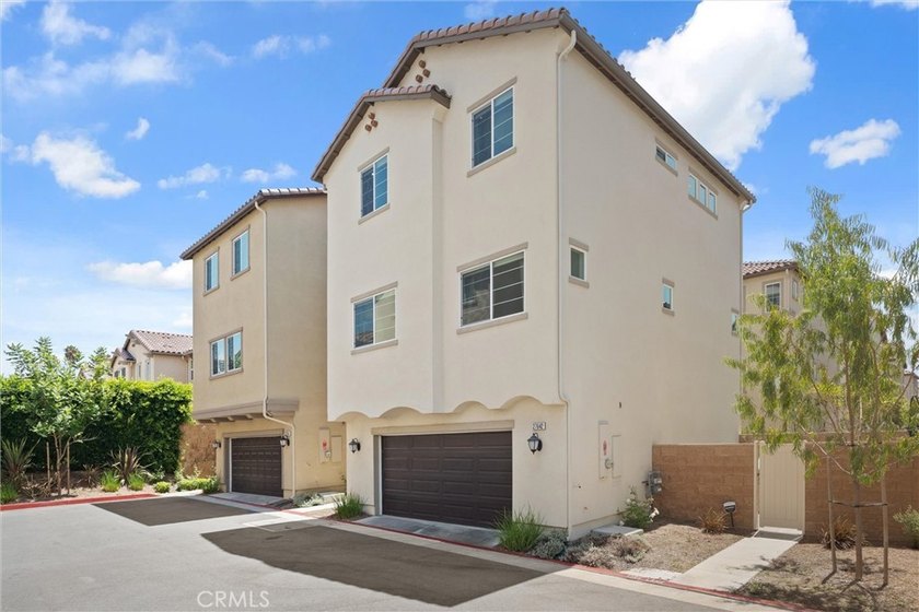 Welcome to this stunning, detached 2022-built home in the highly - photo 2