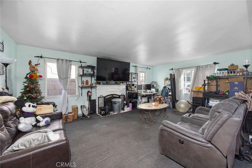 Amazing Income Producing Two-on-a-Lot Opportunity + Private Pool - photo 3
