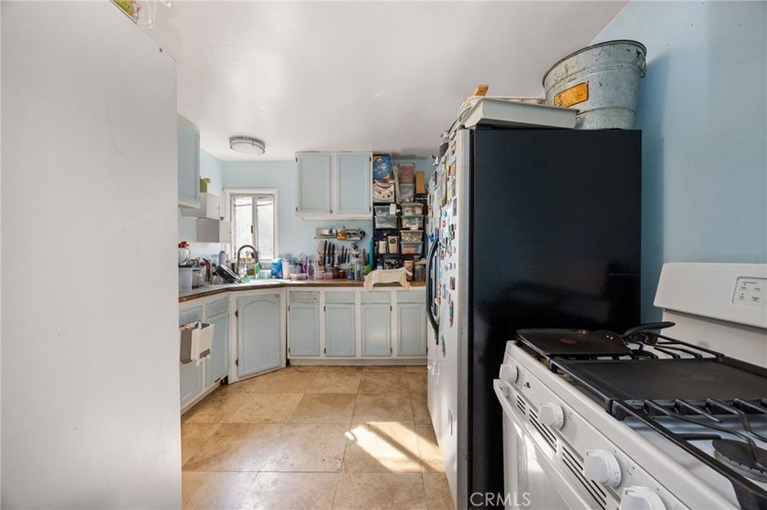 Amazing Income Producing Two-on-a-Lot Opportunity + Private Pool - photo 8