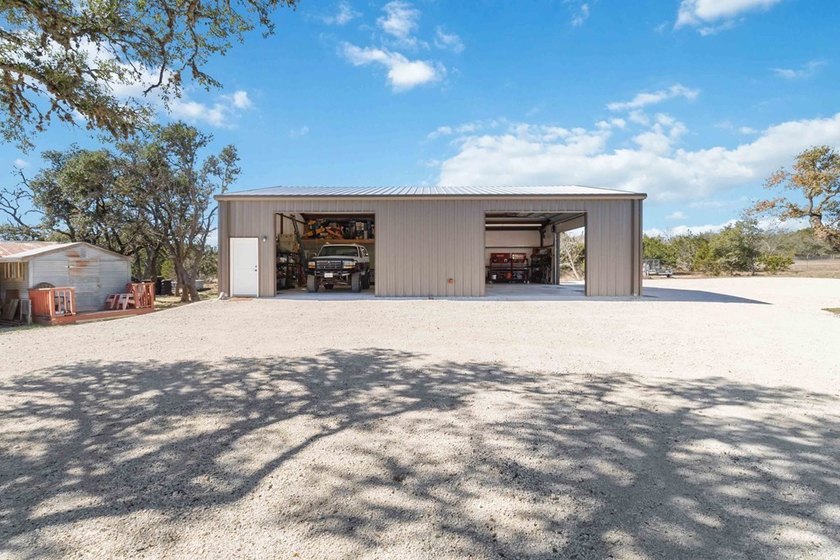 Multi-generation with 2 homes. No deed restrictions and Ag - photo 33