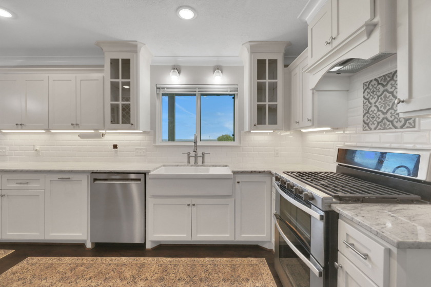 Renovated and Ready! Waterfront Entertainers Dream - photo 5