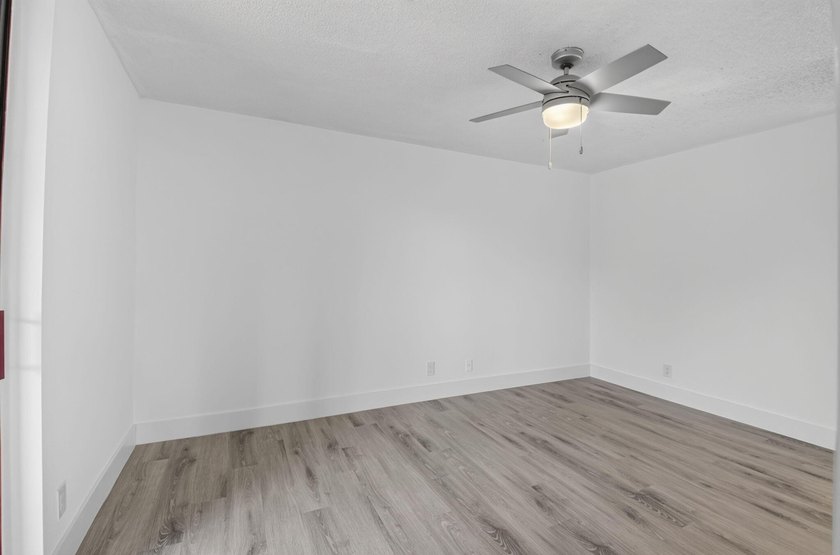 Experience comfort and convenience in this NEWLY RENOVATED - photo 10
