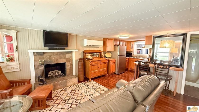 Welcome to your private lakeside retreat! A beautifully - photo 2