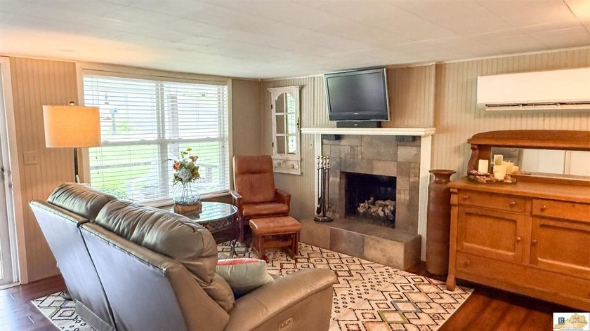 Welcome to your private lakeside retreat! A beautifully - photo 4