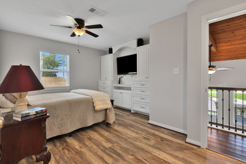 Renovated and Ready! Waterfront Entertainers Dream - photo 15