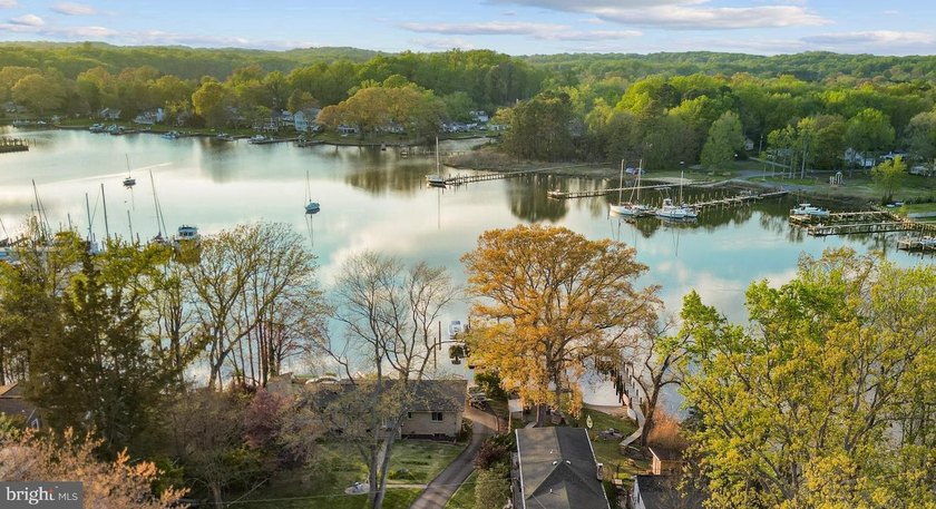 Welcome home! Nestled in this cherished waterfront community - photo 2
