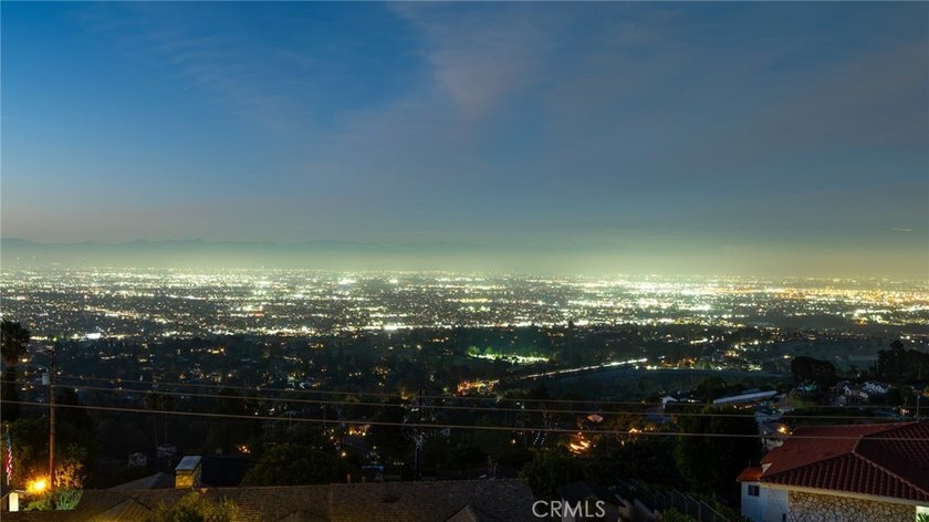 Perched atop a private hilltop with breathtaking 270-degree - photo 4