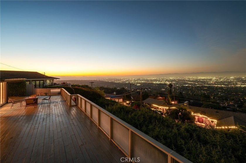 Perched atop a private hilltop with breathtaking 270-degree - photo 6
