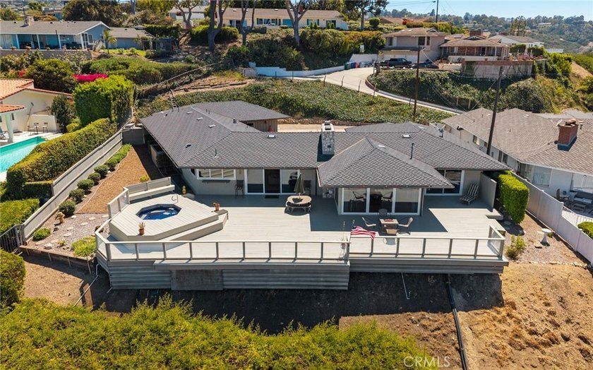 Perched atop a private hilltop with breathtaking 270-degree - photo 7