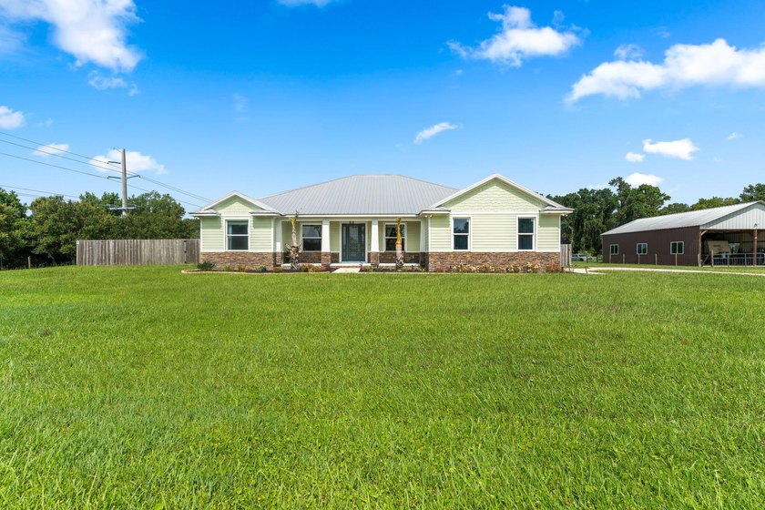 Exceptional custom home on fenced 1.15ac in Oak Grove Estates - photo 3