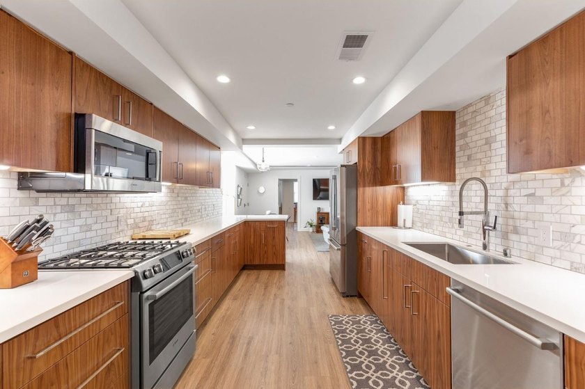 Welcome to 431A Capp Street, a spacious Mission District - photo 4