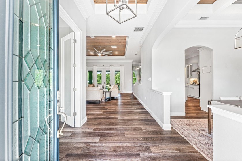 Exceptional custom home on fenced 1.15ac in Oak Grove Estates - photo 5