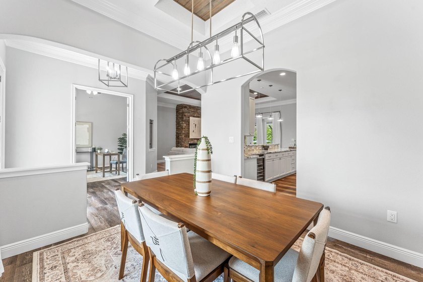Exceptional custom home on fenced 1.15ac in Oak Grove Estates - photo 9