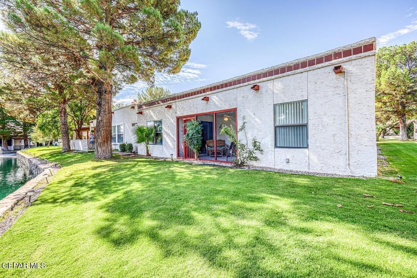Desert Oasis living at its finest! Don't miss this rare - photo 8