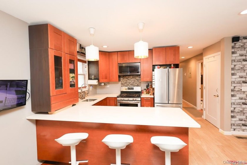 This larger-than-average corner residence offers outstanding - photo 4