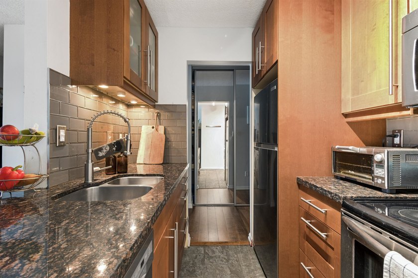 TOP FLOOR, tastefully updated south-facing 1-bedroom in the - photo 13