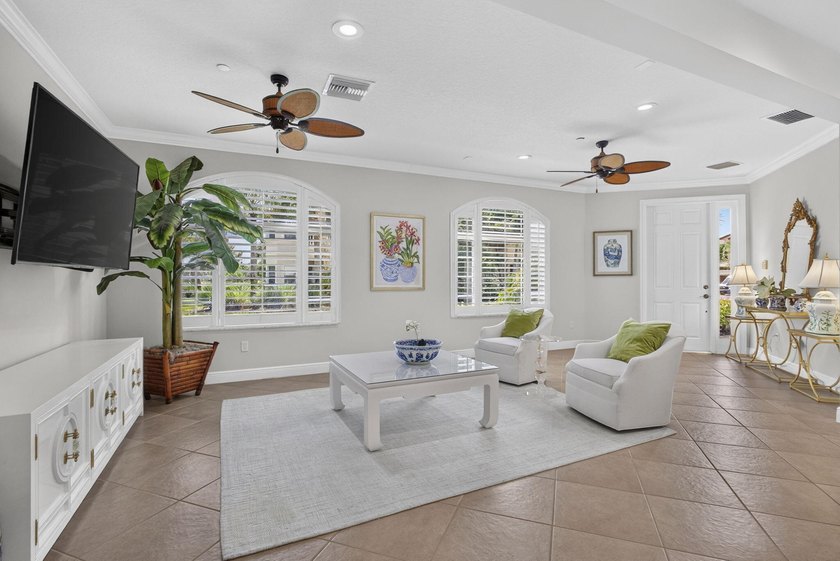 Nestled in the highly desirable Jupiter Country Club, this - photo 9