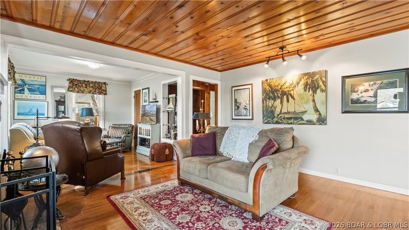 Charming 2 Bed, 2 Bath Lakeview Home - Fully Furnished &amp; Move-In - photo 20