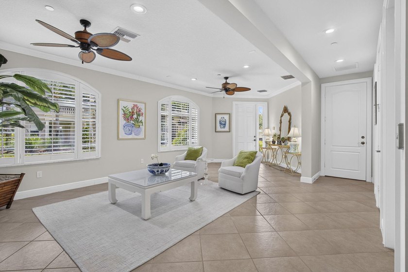 Nestled in the highly desirable Jupiter Country Club, this - photo 10