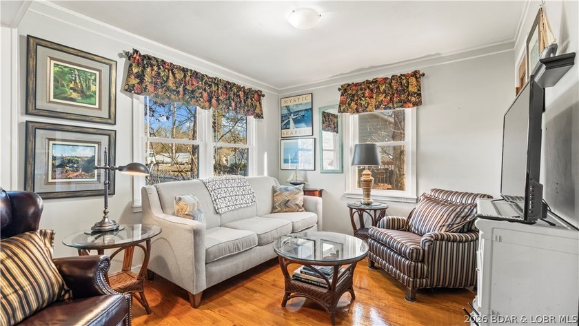 Charming 2 Bed, 2 Bath Lakeview Home - Fully Furnished &amp; Move-In - photo 21