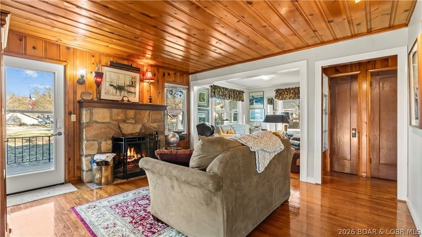 Charming 2 Bed, 2 Bath Lakeview Home - Fully Furnished &amp; Move-In - photo 22