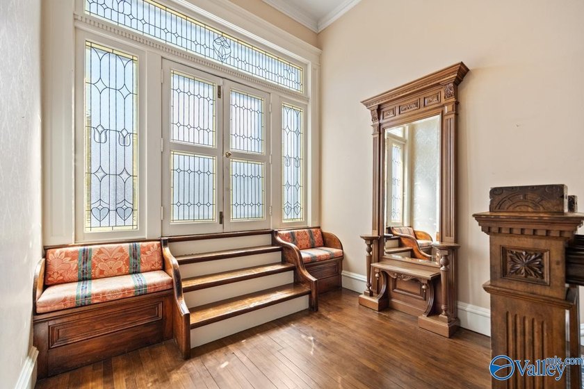 MAGNIFICENT HISTORICAL HOME W/ ELEGANT CHARACTER &amp; A - photo 27